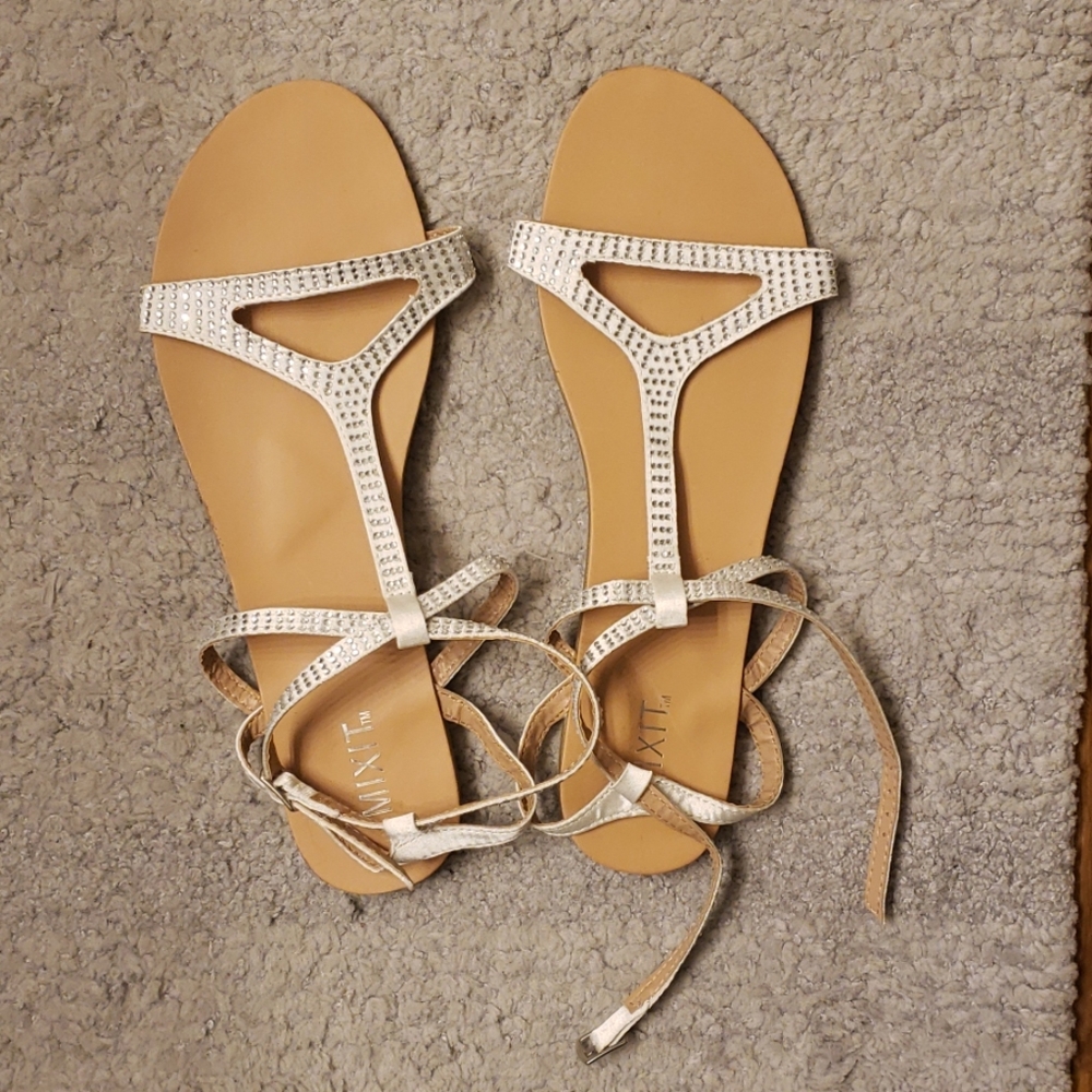 NWOT Flat Sequin Sandals